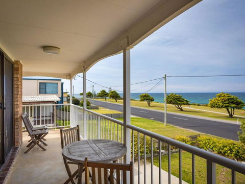Allawah Beach House - 29 Dalmeny Drive, Kianga - Great Ocean Road Tourism 2