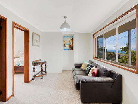 Allawah Beach House - 29 Dalmeny Drive, Kianga - Great Ocean Road Tourism 4