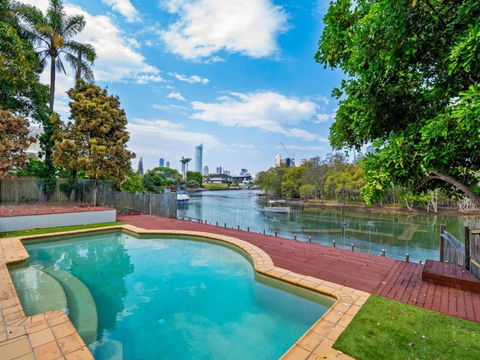 Amazing Broadwater City View Holiday Home With Pool - Great Ocean Road Tourism 1