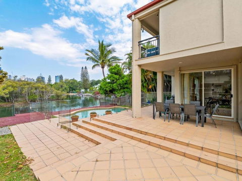 Amazing Broadwater City View Holiday Home With Pool - Great Ocean Road Tourism 2