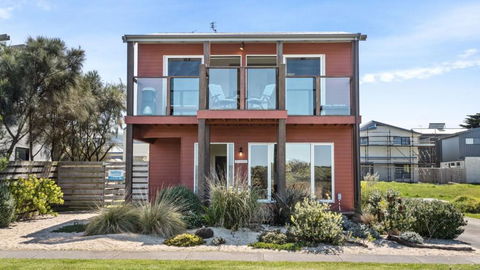 Anchorage - Great Ocean Road Tourism 1