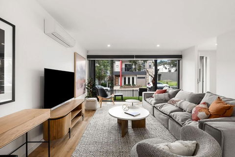 Anchorage Villa - Pet Friendly Marina Townhouse By The Beach - Great Ocean Road Tourism 3