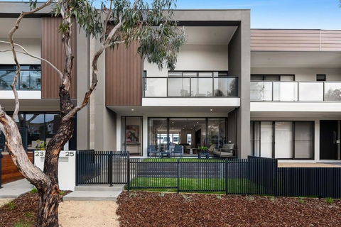 Anchorage Villa - Pet Friendly Marina Townhouse By The Beach - Great Ocean Road Tourism 0