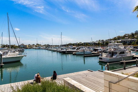 Anchorage Villa - Pet Friendly Marina Townhouse By The Beach - Great Ocean Road Tourism 2