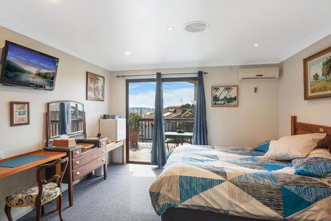 Anchors Aweigh - Adult & Guests Only - Great Ocean Road Tourism 4