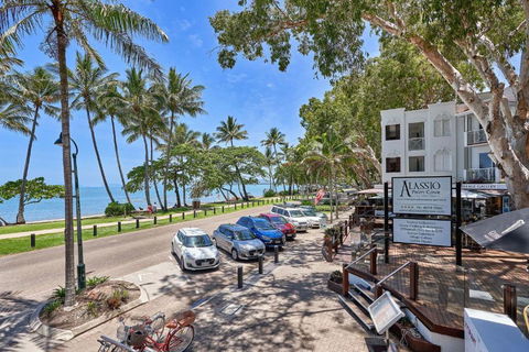 Alassio Absolute Beachfront 201 Palm Cove - Great Ocean Road Tourism 1
