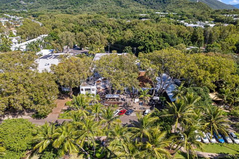 Alassio Absolute Beachfront 201 Palm Cove - Great Ocean Road Tourism 4