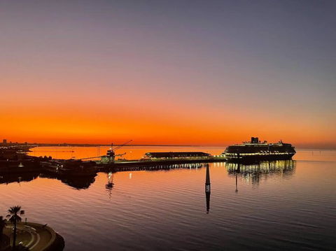 Amzing Ocean View Spacious Three Bedrooms Apartment Port Melbourne - Great Ocean Road Tourism 2