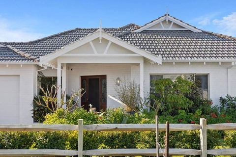 Allumina - Stylish Pet Friendly Beachside Retreat - Great Ocean Road Tourism 1