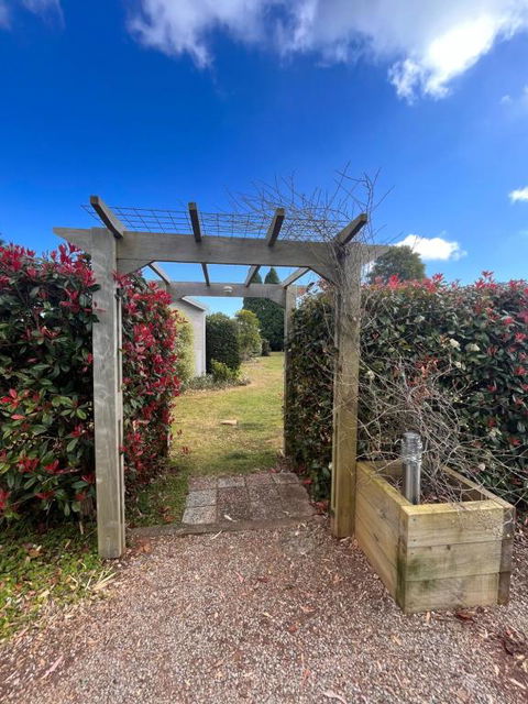 Apple Tree Cottage - Comboyne Mountain Cottages - Great Ocean Road Tourism 1