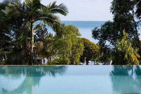 Aqua On The Edge - Great Ocean Road Tourism 0