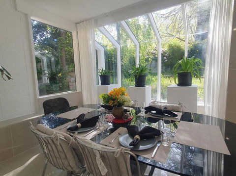 Architectural Comfy 2B&2B Home With A Garden View Close To A Lake And Yarralumla Shopping Centre - Great Ocean Road Tourism 0