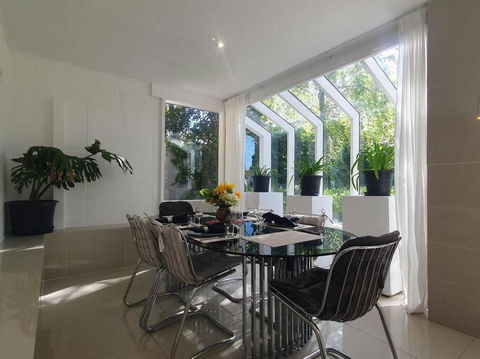 Architectural Comfy 2B&2B Home With A Garden View Close To A Lake And Yarralumla Shopping Centre - Great Ocean Road Tourism 3