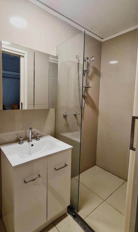 Architectural Comfy 2B&2B Home With A Garden View Close To A Lake And Yarralumla Shopping Centre - Great Ocean Road Tourism 2