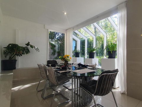 Architectural Comfy 2B&2B Home With A Garden View Close To A Lake And Yarralumla Shopping Centre - Great Ocean Road Tourism 1