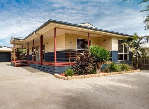 Area 51 By Ready Set Stay - BYO LINEN & TOWELS - Great Ocean Road Tourism 4