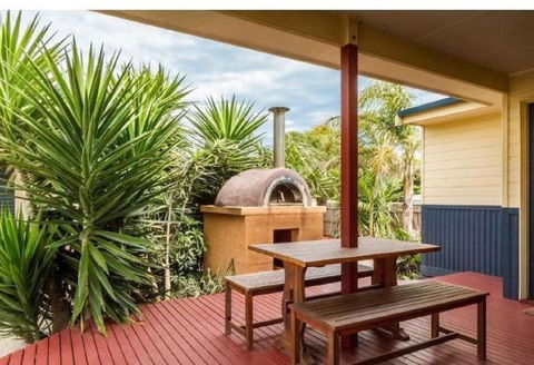Area 51 By Ready Set Stay - BYO LINEN & TOWELS - Great Ocean Road Tourism 3