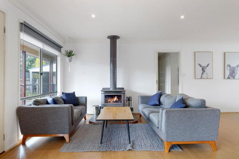 Area 51 By Ready Set Stay - BYO LINEN & TOWELS - Great Ocean Road Tourism 0