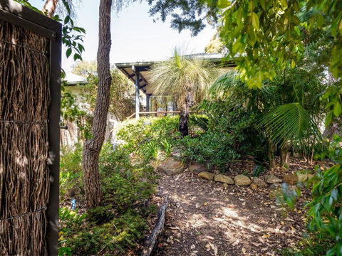 Aroha - Great Ocean Road Tourism 0