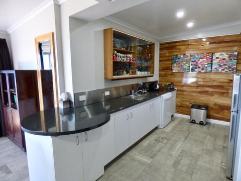ArtHOUSE Beachfront Accommodation - Great Ocean Road Tourism 3