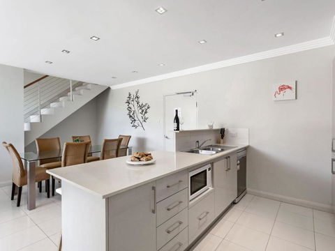 Aura Apartments Unit 13 59 Shoal Bay Road - Great Ocean Road Tourism 4