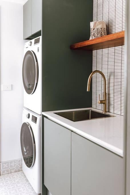 B E R T I E - Central Bicheno - Great Ocean Road Tourism 3