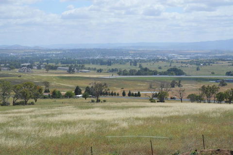 BATHURST GOLDFIELDS RESIDENCE On MOUNT PANORAMA - Great Ocean Road Tourism 4