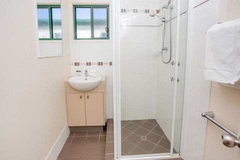 NRMA Bowen Beachfront Holiday Park - Great Ocean Road Tourism 22