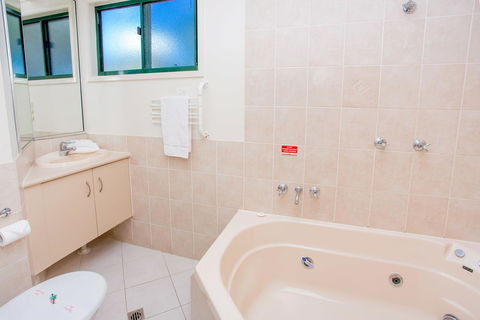 NRMA Bowen Beachfront Holiday Park - Great Ocean Road Tourism 14