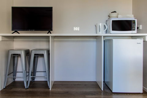 Burleigh Gold Coast Motel - Great Ocean Road Tourism 4