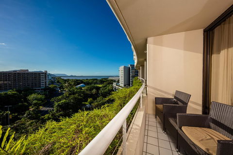 Hilton Cairns - Great Ocean Road Tourism 27
