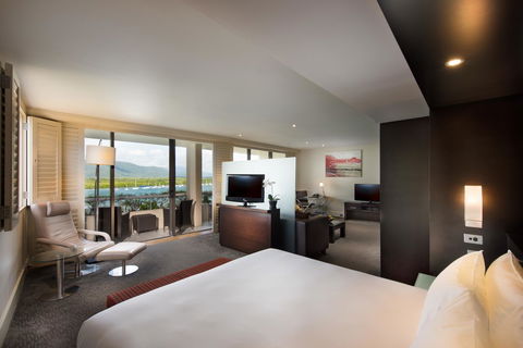 Hilton Cairns - Great Ocean Road Tourism 15