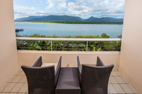 Hilton Cairns - Great Ocean Road Tourism 29