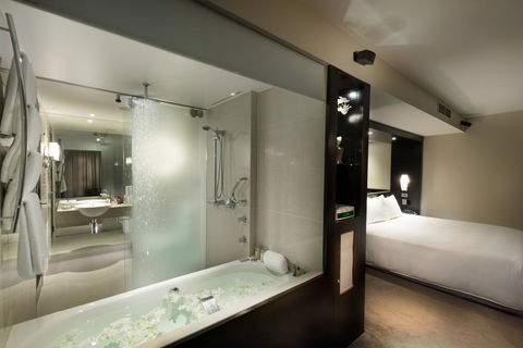 Hilton Cairns - Great Ocean Road Tourism 19