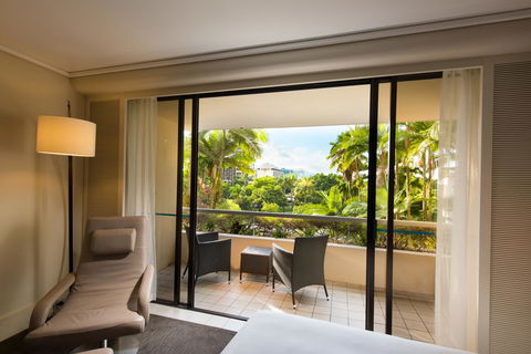 Hilton Cairns - Great Ocean Road Tourism 10