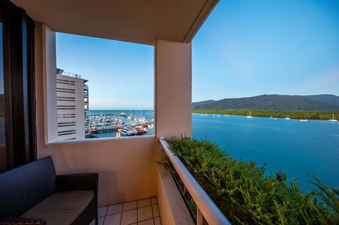Hilton Cairns - Great Ocean Road Tourism 30
