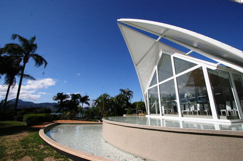 Hilton Cairns - Great Ocean Road Tourism 38