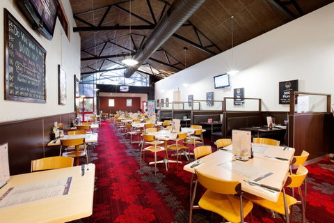 Glenmore Tavern - Great Ocean Road Tourism 20