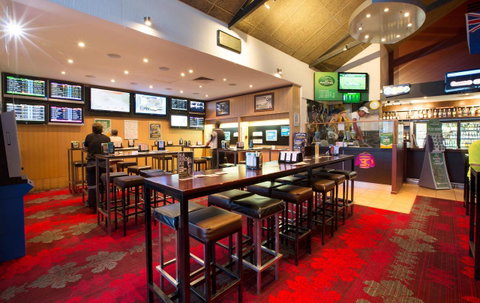Glenmore Tavern - Great Ocean Road Tourism 8