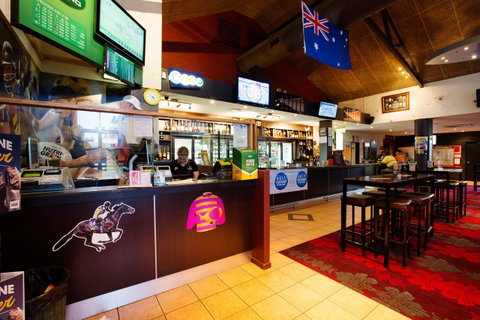 Glenmore Tavern - Great Ocean Road Tourism 21