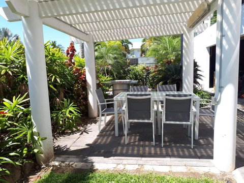 Hinchinbrook Holiday Apartments - Great Ocean Road Tourism 34