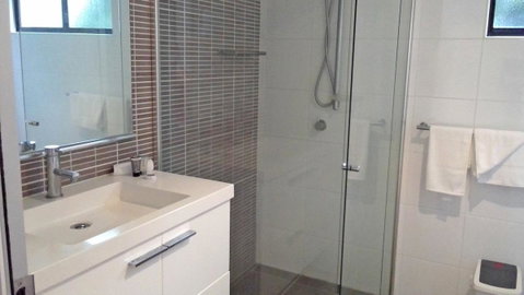 Hinchinbrook Holiday Apartments - Great Ocean Road Tourism 9