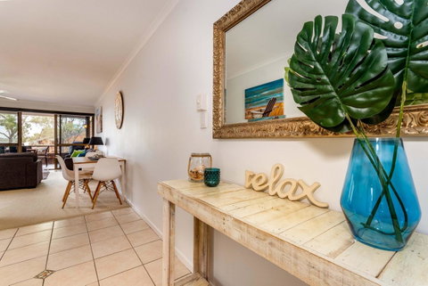 Spacious Family Unit With Incredible Views. - Great Ocean Road Tourism 5