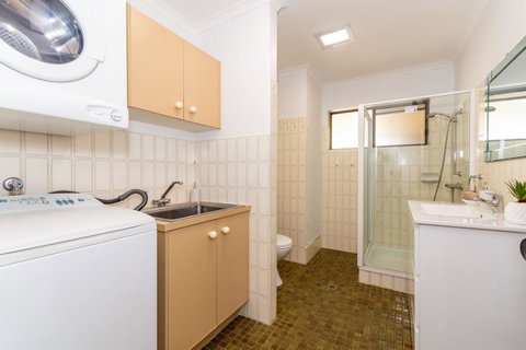Spacious Family Unit With Incredible Views. - Great Ocean Road Tourism 13