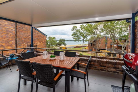 Spacious Family Unit With Incredible Views. - Great Ocean Road Tourism 0