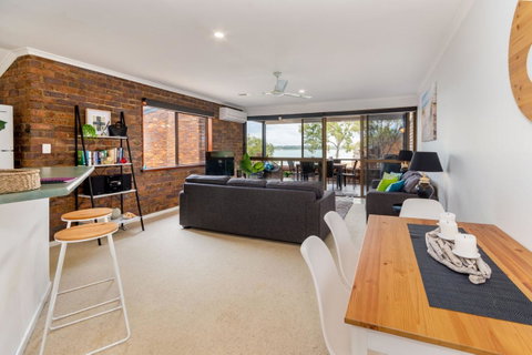 Spacious Family Unit With Incredible Views. - Great Ocean Road Tourism 12