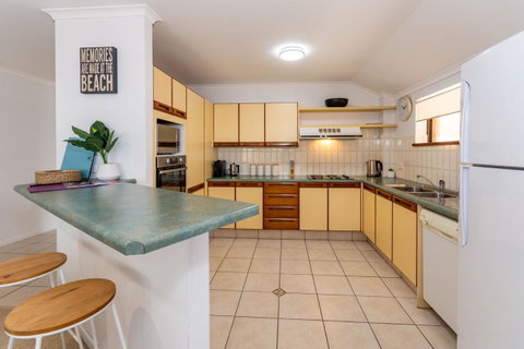 Spacious Family Unit With Incredible Views. - Great Ocean Road Tourism 11