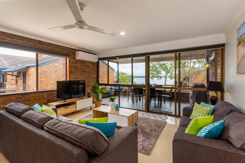 Spacious Family Unit With Incredible Views. - Great Ocean Road Tourism 1