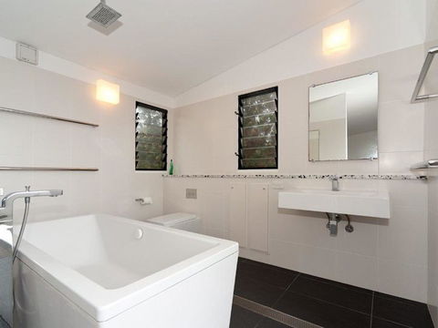 Aquila - Great Ocean Road Tourism 4