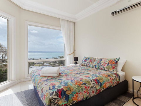 'Baylife Villa' 4a Warruga St - Large Home With WIFI, Netflix, Aircon, Linen & Spectacular Views - Great Ocean Road Tourism 2